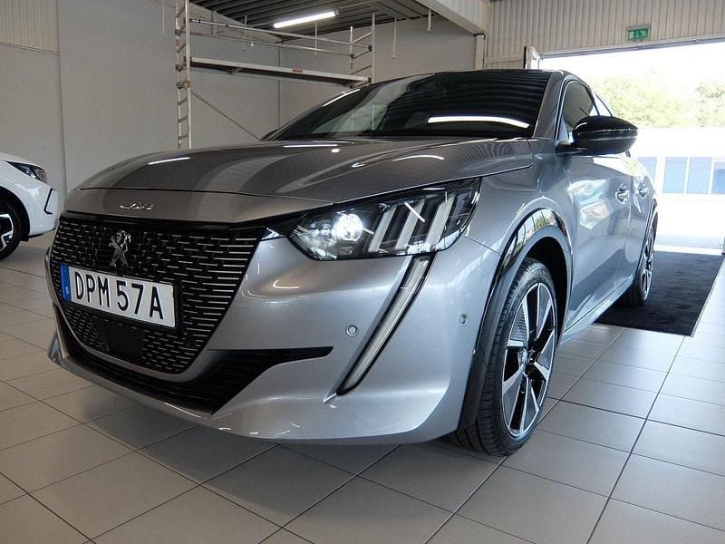 Grå Begagnad 2021 Peugeot e-208 GT Halvkombi | 194 000 kr (Marknadspris) - Bild 1/4