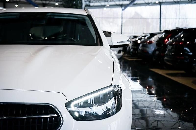 Begagnad Mercedes E300 Avantgarde 306 HK (225 kW) 2022 Vit Kombi