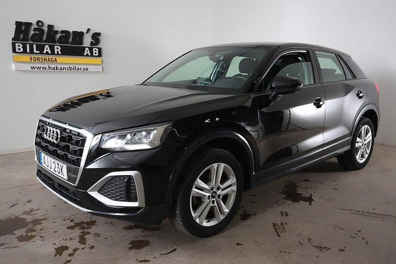 Svart Begagnad 2022 Audi Q2 Advanced SUV | 269 500 kr (Marknadspris) - Bild 1/4