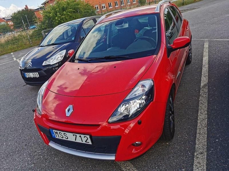 Röd Begagnad 2012 Renault Clio GrandTour Kombi | 77 900 kr (Marknadspris) - Bild 1/1