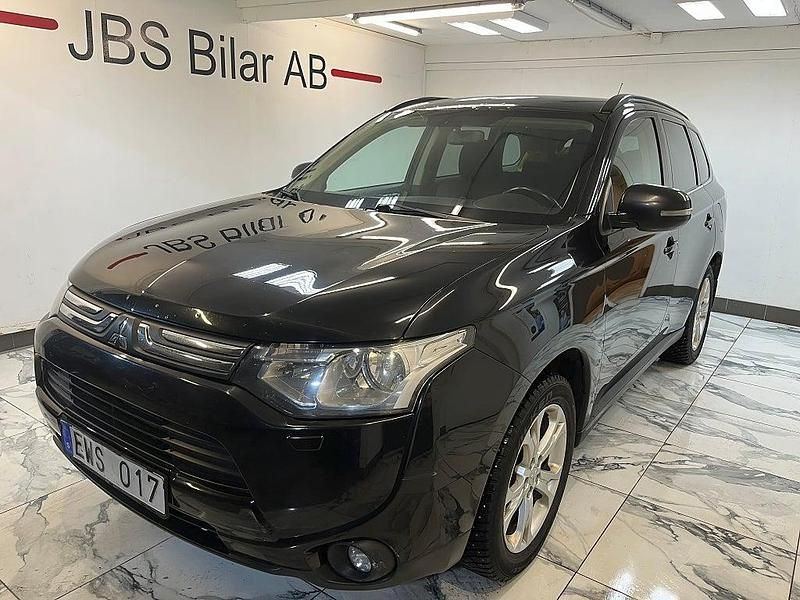 Begagnad Mitsubishi Outlander Comfort Edition 150 HK (110 kW) 2013 Svart SUV