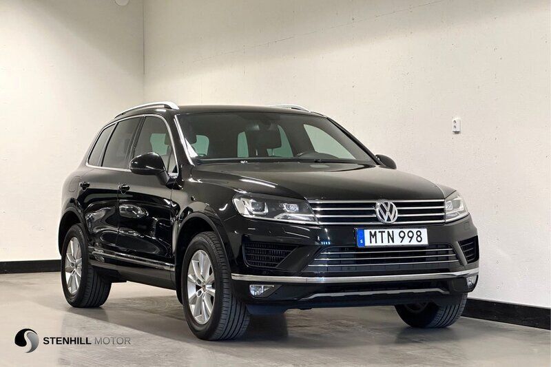 Svart Begagnad 2016 VW Touareg Sport SUV | 189 900 kr (Marknadspris) - Bild 1/4