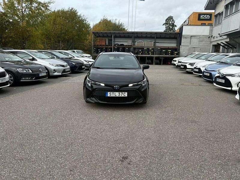 Svart Begagnad 2022 Toyota Corolla Active Kombi | 184 900 kr (Marknadspris) - Bild 1/4