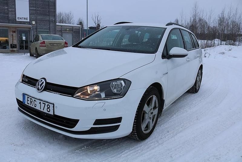 Vit Begagnad 2015 VW Golf VII Kombi | 34 300 kr - Bild 1/4