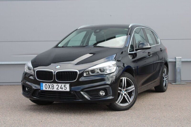 Svart Begagnad 2015 BMW 218 Active Tourer Advantage Minibuss | 109 800 kr (Marknadspris) - Bild 1/4