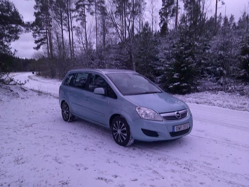 Begagnad Opel Zafira 140 HK (102 kW) 2010 Blå met. Minibuss
