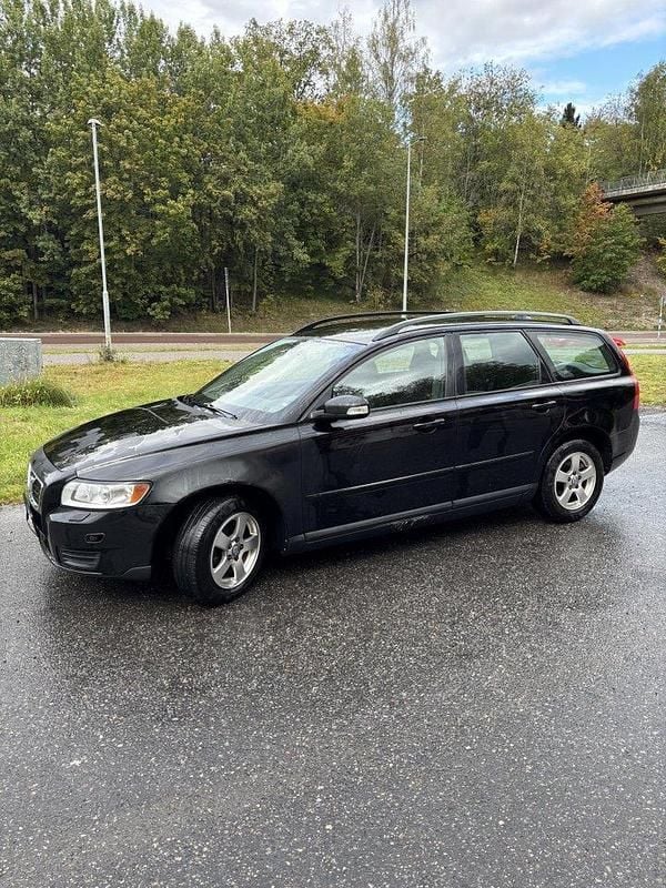 Svart Begagnad 2007 Volvo V50 Kombi | 32 000 kr (Marknadspris) - Bild 1/4