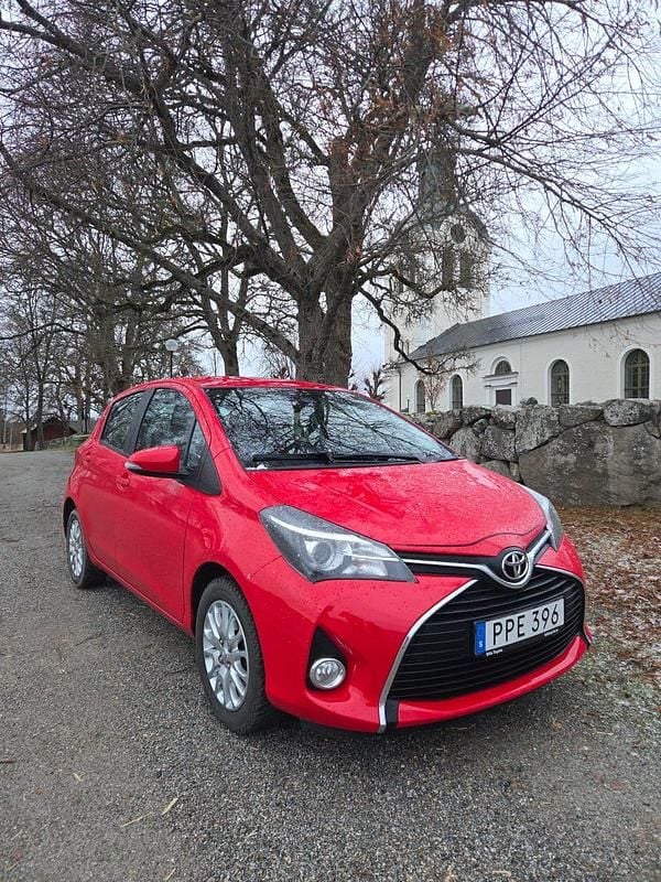 Begagnad 2016 Toyota Yaris Halvkombi | 110 000 kr (Marknadspris) - Bild 1/4