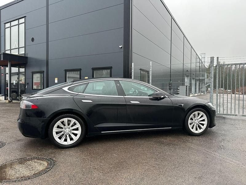 Svart Begagnad 2019 Tesla Model S Halvkombi | 250 000 kr (Marknadspris) - Bild 1/4