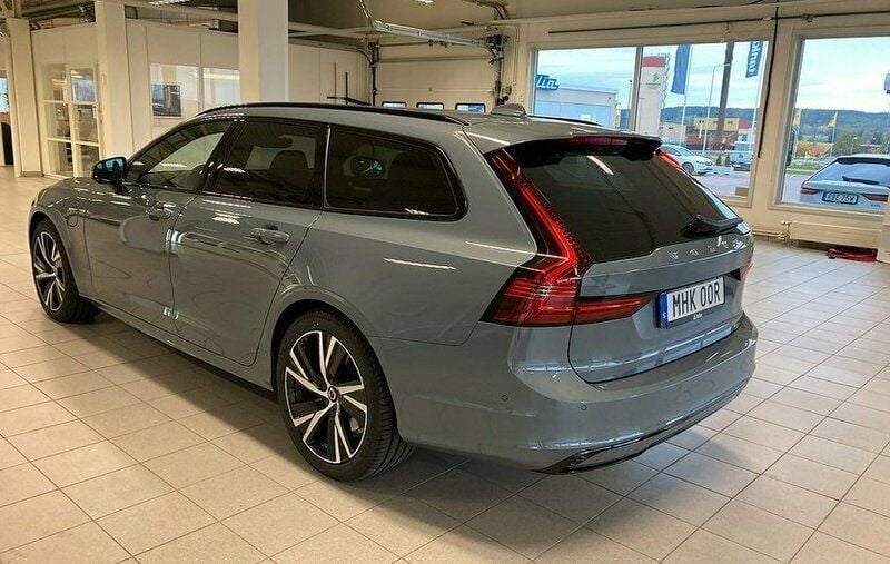 Begagnad Volvo V90 R-Design 392 HK (288 kW) 2021 Grå Kombi