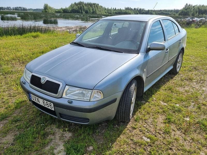 Grå Begagnad 2004 Skoda Octavia Tour Halvkombi | 16 000 kr (Bra pris) - Bild 1/4