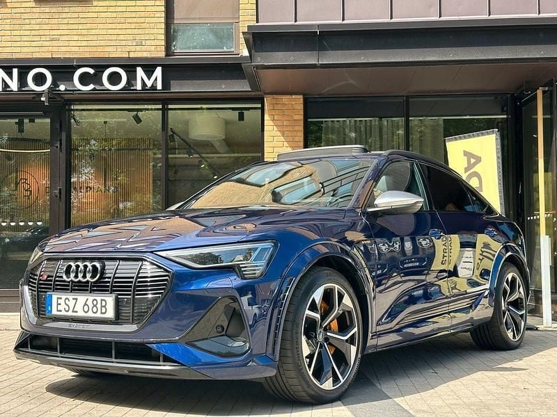 Blå Begagnad 2021 Audi e-tron Comfort SUV | 519 900 kr (Bra pris) - Bild 1/4