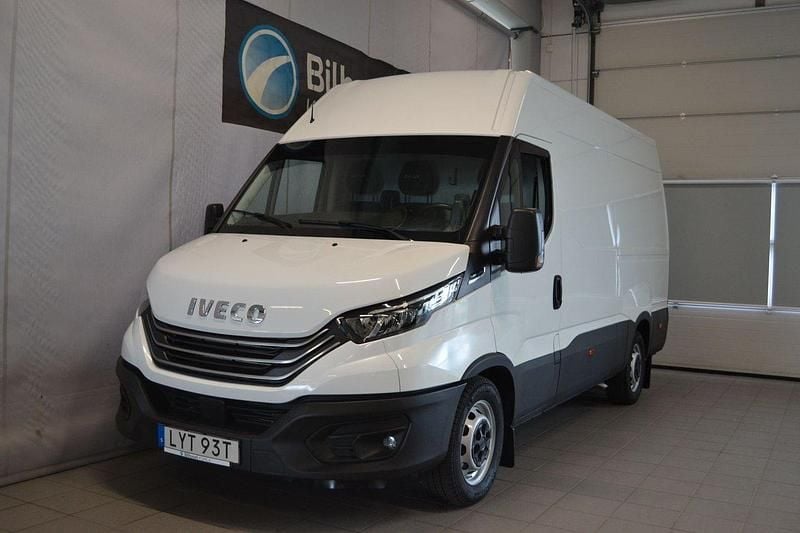 Vit Begagnad 2022 Iveco Daily Van | 361 250 kr (Marknadspris) - Bild 1/4
