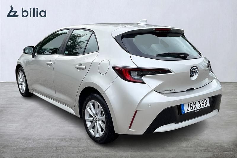 Ny Toyota Corolla Hybrid Active 141 HK (103 kW) 2025 Silver Halvkombi