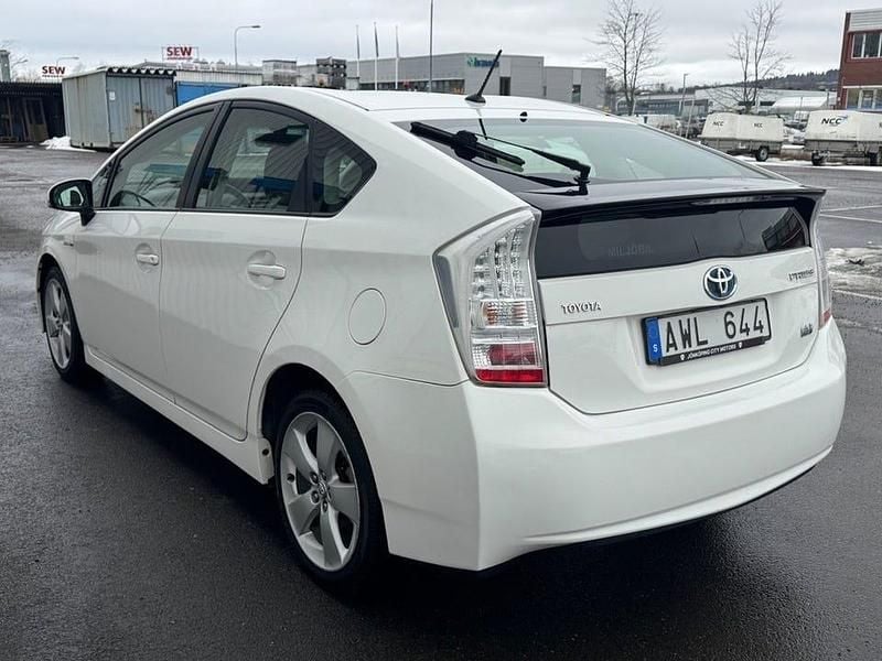 Begagnad Toyota Prius 136 HK (100 kW) 2011 Vit Halvkombi