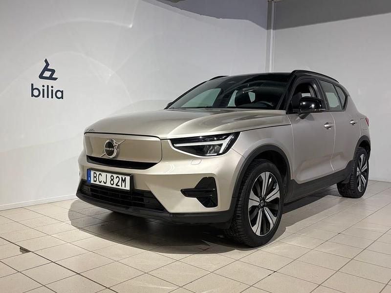 Grå Begagnad 2022 Volvo XC40 Core SUV | 314 500 kr (Superpris) - Bild 1/3