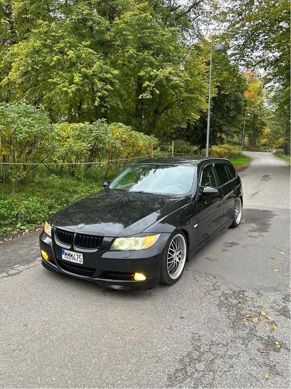 Svart Begagnad 2007 BMW 320 Advantage Kombi | 75 000 kr - Bild 1/4