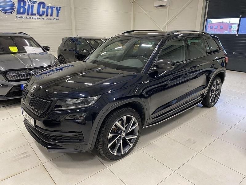 Svart Begagnad 2020 Skoda Kodiaq SportLine SUV | 309 900 kr (Bra pris) - Bild 1/4