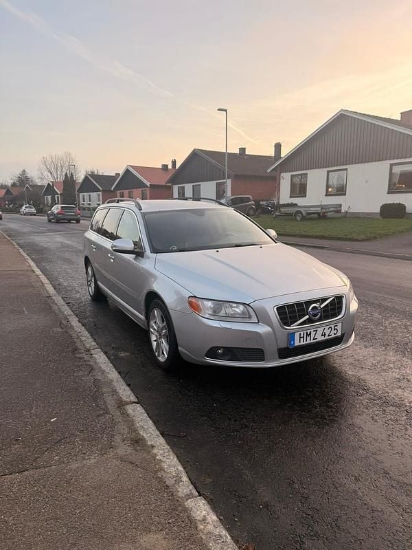 Begagnad 2010 Volvo V70 Kombi | 42 000 kr (Bra pris) - Bild 1/4