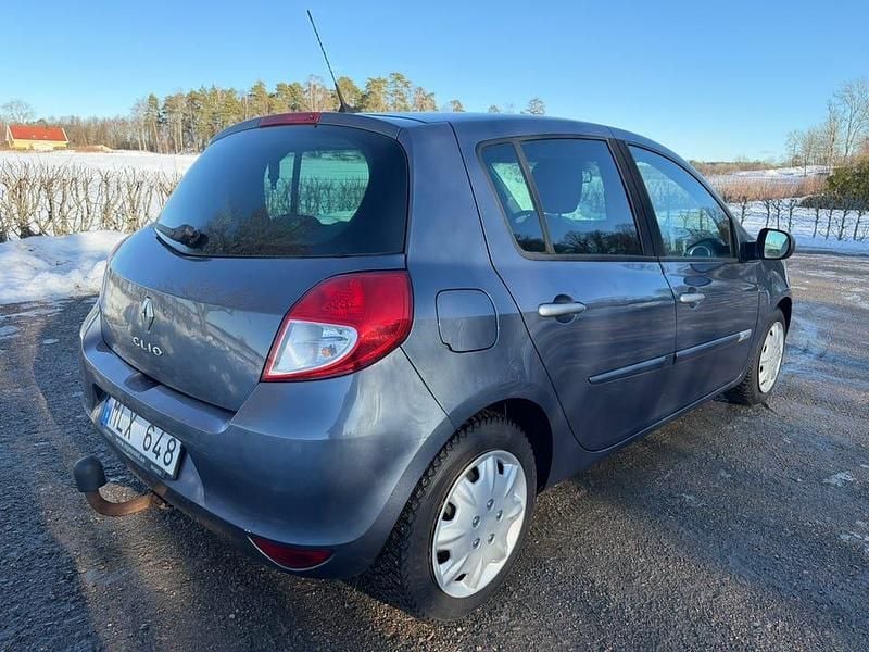 Begagnad Renault Clio R.S. 75 HK (55 kW) 2010 Halvkombi