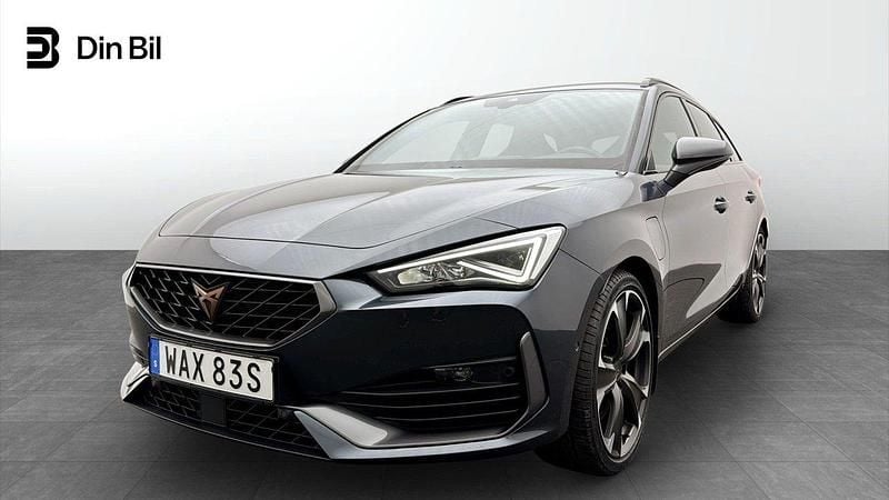 Grå Begagnad 2023 Cupra Leon VZ Kombi | 314 900 kr (Marknadspris) - Bild 1/4