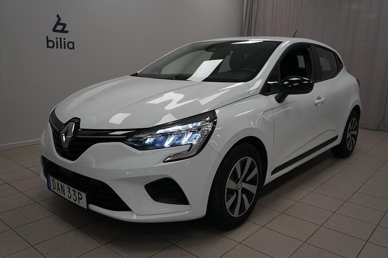 Vit Begagnad 2022 Renault Clio V Equilibre Halvkombi | 134 900 kr (Marknadspris) - Bild 1/3