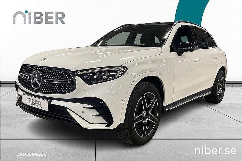 Vit Begagnad 2023 Mercedes GLC300e AMG SUV | 729 900 kr (Marknadspris) - Bild 1/4