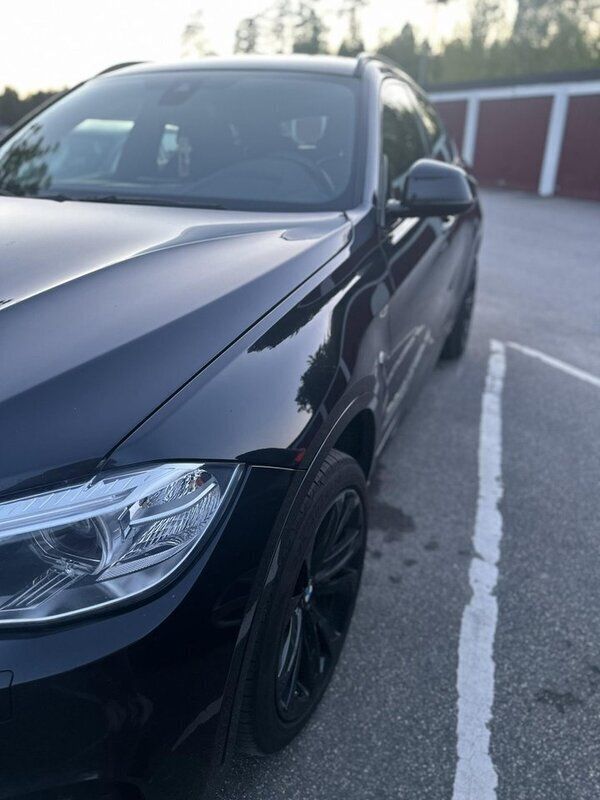Svart Begagnad 2016 BMW X6 M Sport SUV | 250 000 kr (Marknadspris) - Bild 1/4