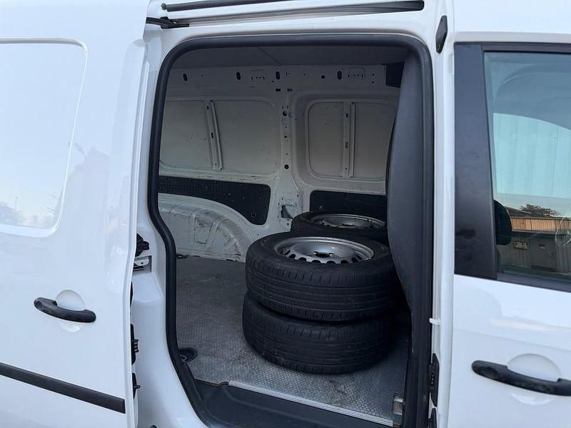 Begagnad VW Caddy Maxi 102 HK (75 kW) 2019 Vit Minibuss