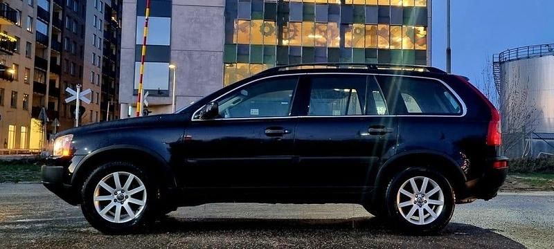 Svartmettalic Begagnad 2005 Volvo XC90 SUV | 45 000 kr - Bild 1/4