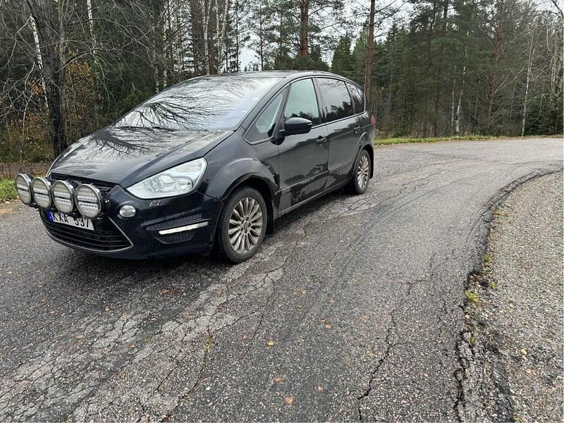 Svart Begagnad 2011 Ford S-MAX Business Edition Minibuss | 49 000 kr (Lite dyr) - Bild 1/4