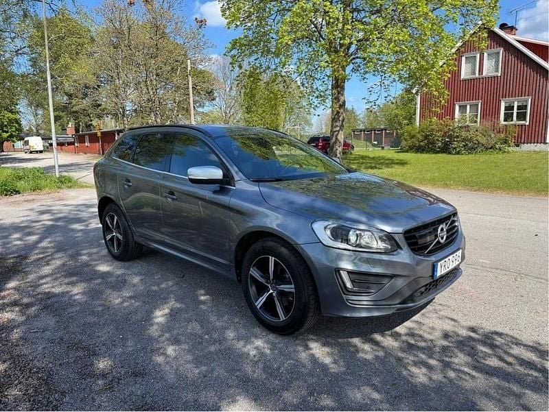 Begagnad Volvo XC60 R-Design 190 HK (139 kW) 2017 Grå SUV
