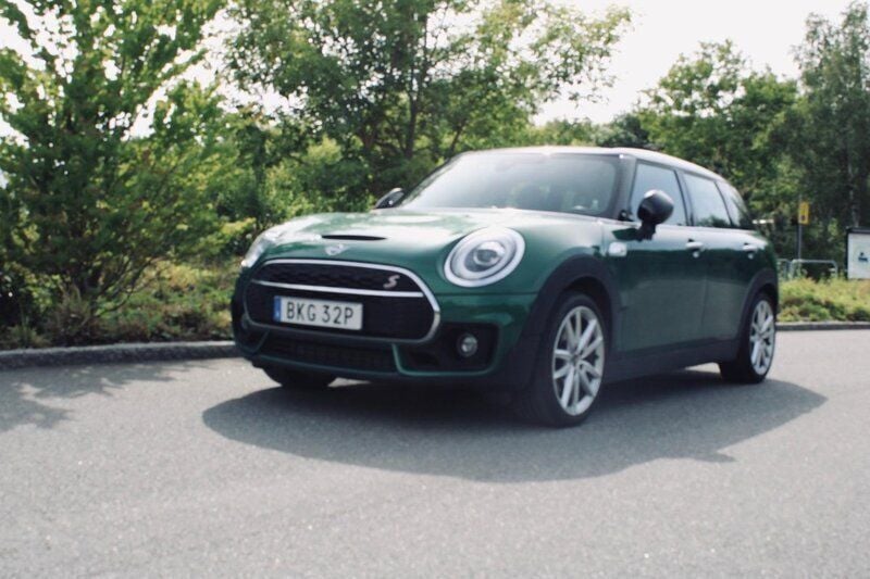 Grön Begagnad 2020 Mini John Cooper Works Clubman Kombi | 225 000 kr (Marknadspris) - Bild 1/4