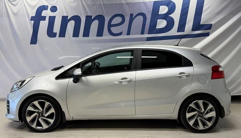 Grå Begagnad 2016 Kia Rio Halvkombi | 84 500 kr (Marknadspris) - Bild 1/4