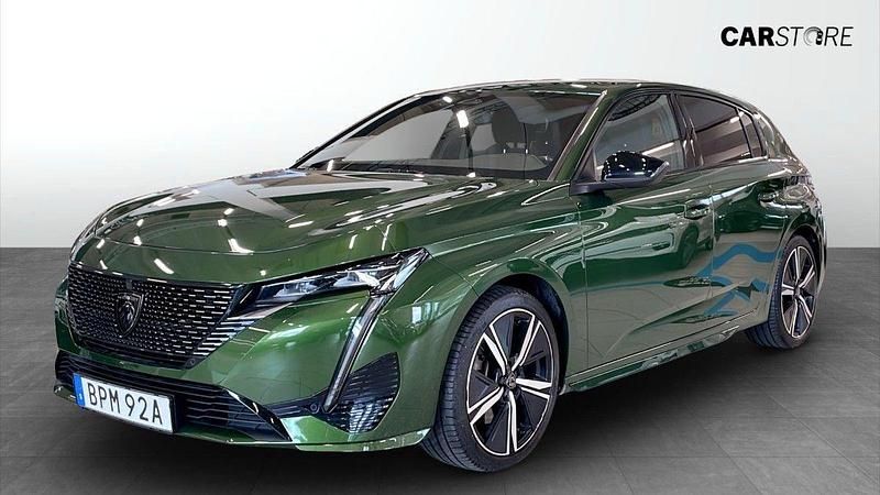 Grön (green) Begagnad 2022 Peugeot 308 GT Halvkombi | 309 900 kr (Lite dyr) - Bild 1/4