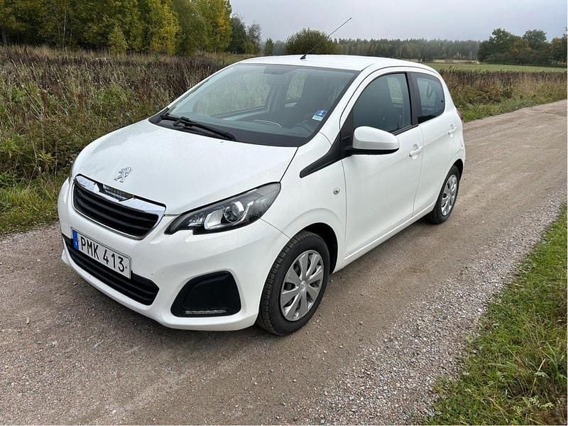 Vit Begagnad 2014 Peugeot 108 Halvkombi | 70 000 kr (Marknadspris) - Bild 1/4
