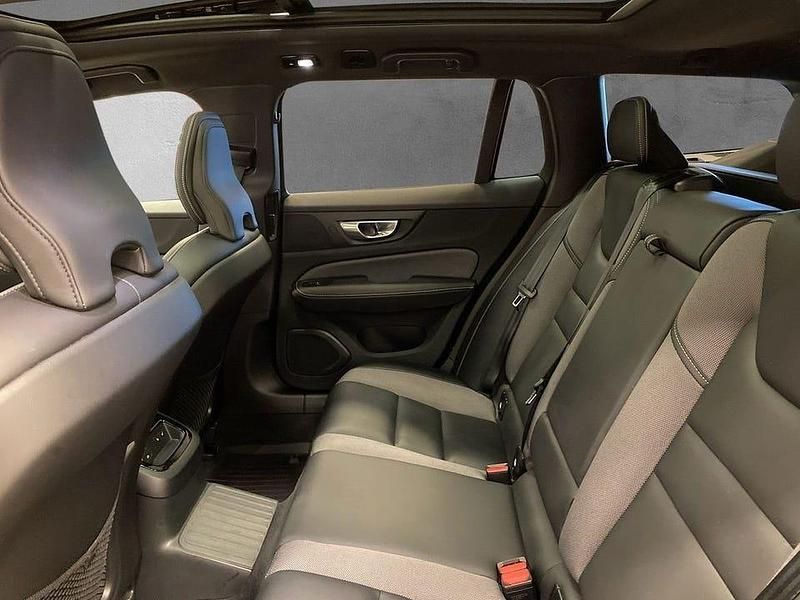 Begagnad Volvo V60 Ultimate 462 HK (339 kW) 2024 Svart Kombi