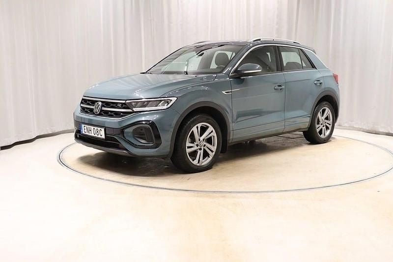Petroleum blue metallic Begagnad 2024 VW T-Roc R-line SUV | 359 000 kr (Marknadspris) - Bild 1/4