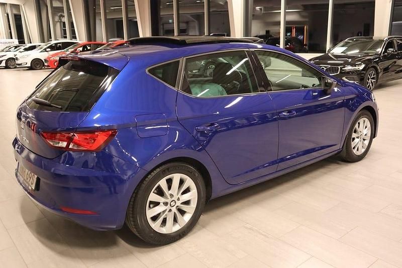 Begagnad Seat Leon Style 116 HK (85 kW) 2019 Blå Halvkombi