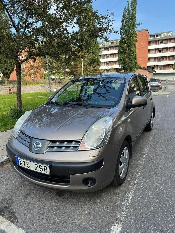 Brun Begagnad 2007 Nissan Note Minibuss | 21 500 kr (Marknadspris) - Bild 1/4