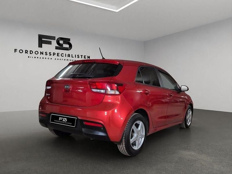 Begagnad Kia Rio 100 HK (73 kW) 2018 Röd Halvkombi