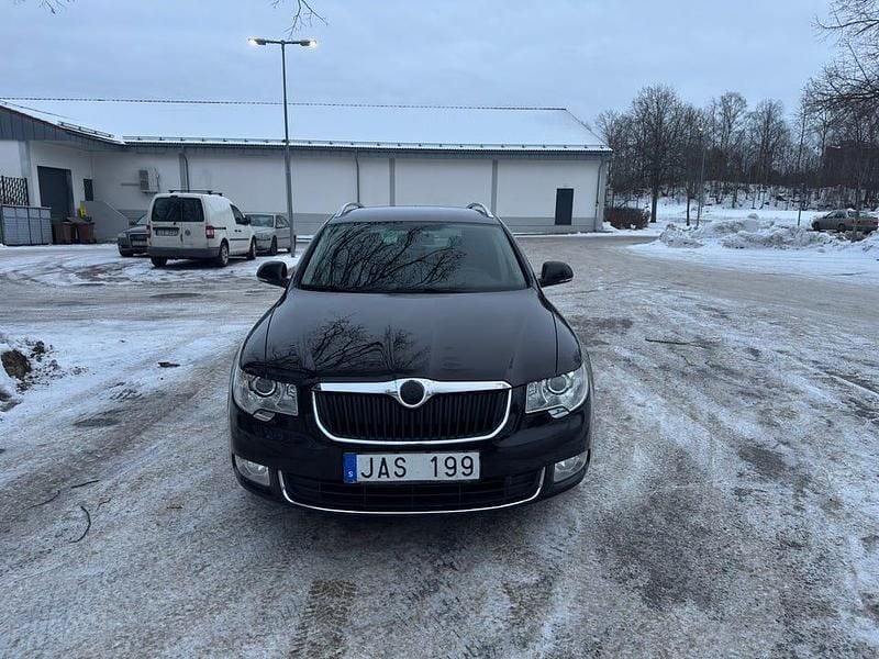 Begagnad Skoda Superb 160 HK (117 kW) 2010 Kombi