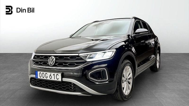Svart (deep black pearl) Begagnad 2024 VW T-Roc Life SUV | 309 900 kr (Lite dyr) - Bild 1/4