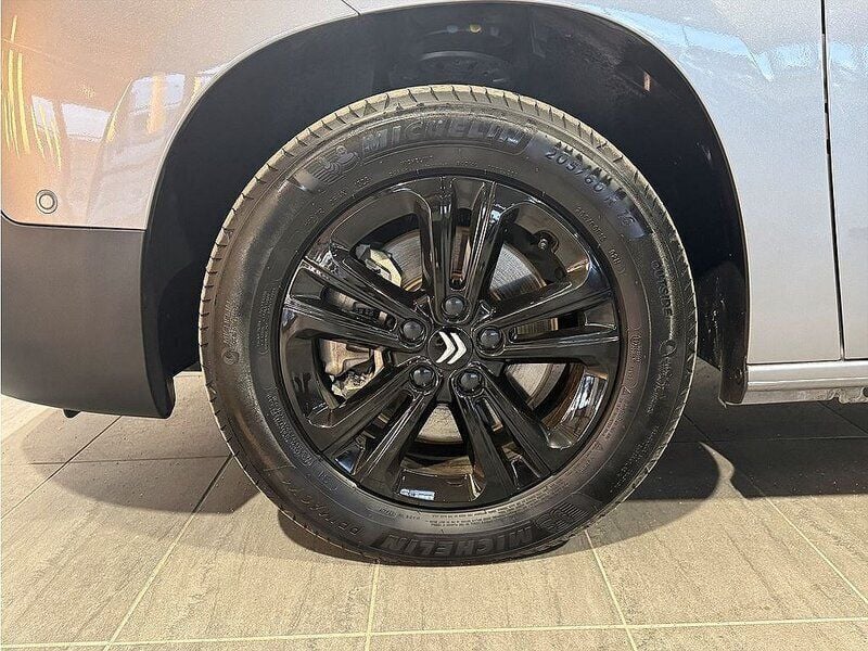 Begagnad Citroën e-Berlingo Shine 100 kW (136 HK) 2023 Grå Minibuss