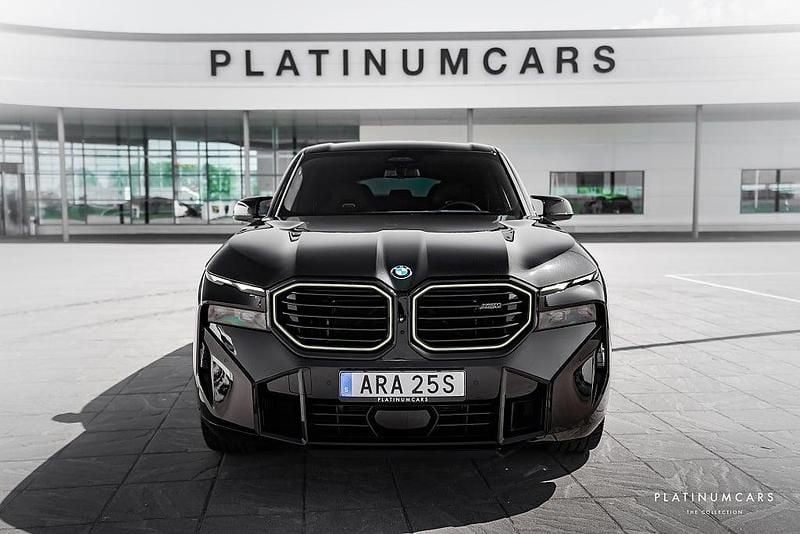 Begagnad BMW XM Comfort Edition 653 HK (480 kW) 2023 Svart SUV