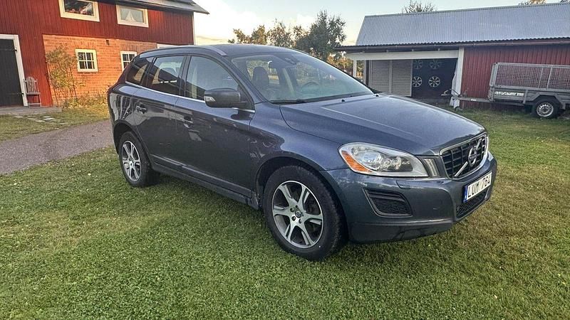 Blå Begagnad 2012 Volvo XC60 Summum SUV | 109 500 kr (Superpris) - Bild 1/4