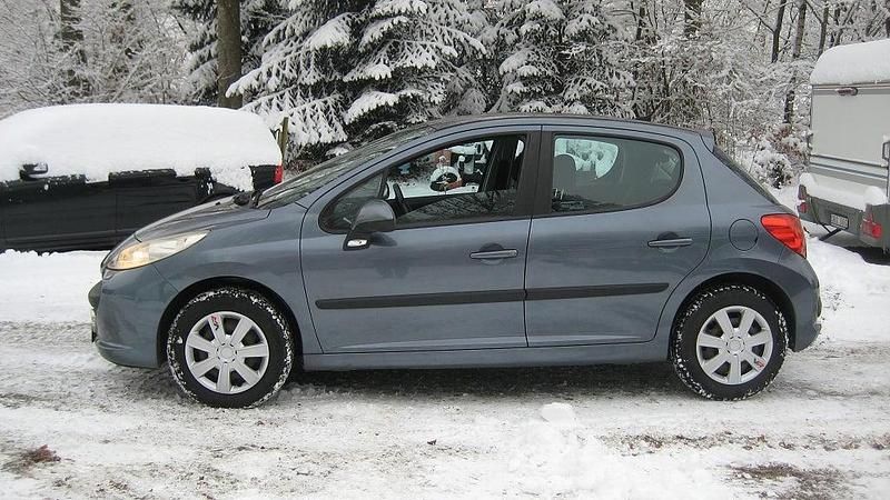 Grå Begagnad 2006 Peugeot 207 Sport Halvkombi | 30 900 kr (Marknadspris) - Bild 1/3
