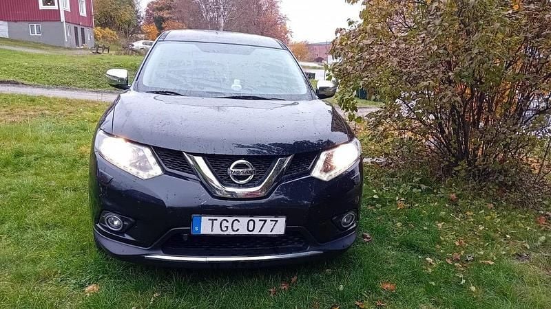 Svart Begagnad 2016 Nissan X-Trail SUV | 100 000 kr (Marknadspris) - Bild 1/4