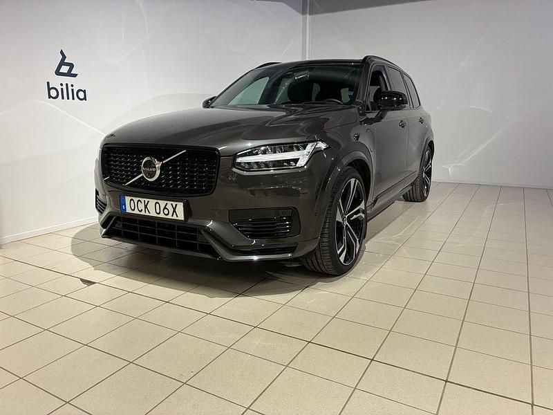 Grå Begagnad 2024 Volvo XC90 Ultra SUV | 789 900 kr (Marknadspris) - Bild 1/3