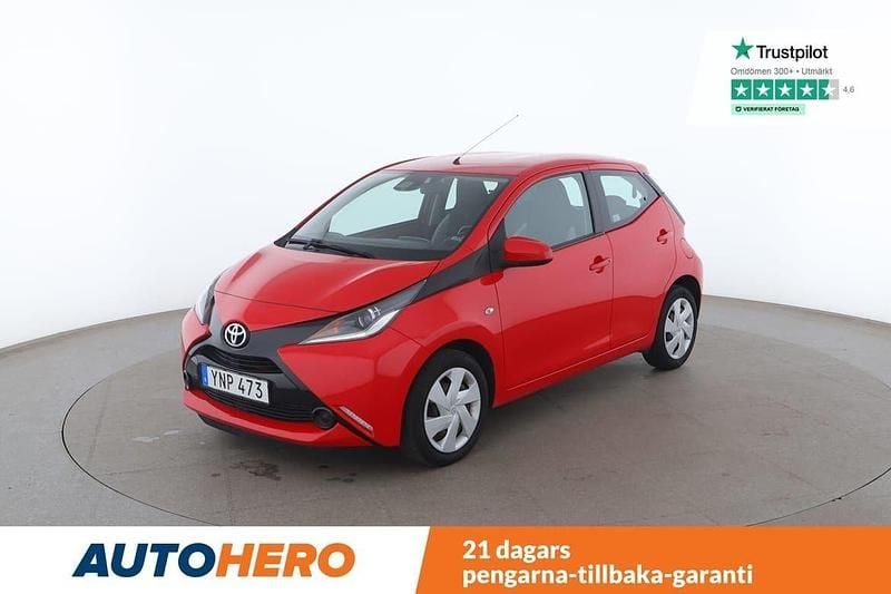 Röd Begagnad 2017 Toyota Aygo X-play Halvkombi | 117 000 kr (Marknadspris) - Bild 1/4